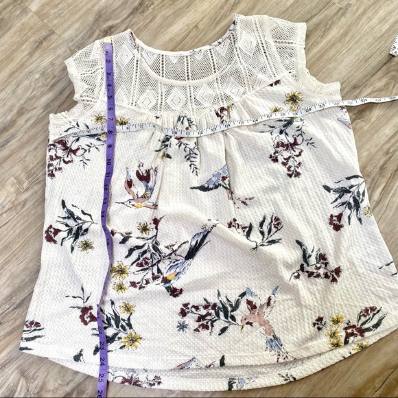 Beautiful BOHO prairie floral blouse w crochet detailing🦋✨ - Picture 9 of 9